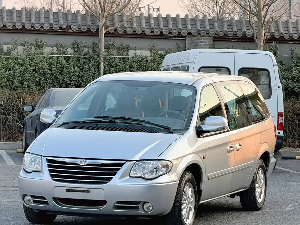 Chrysler Grand Voyager 2013 — фото 3