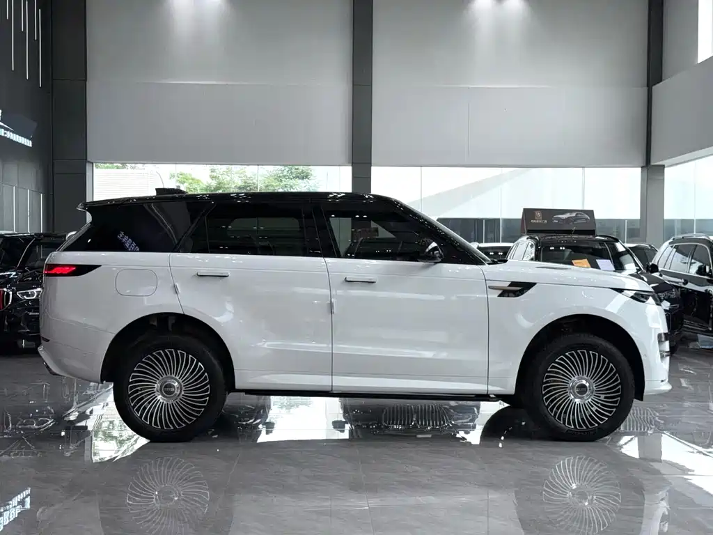 Land Rover Sport 2023 — фото 13