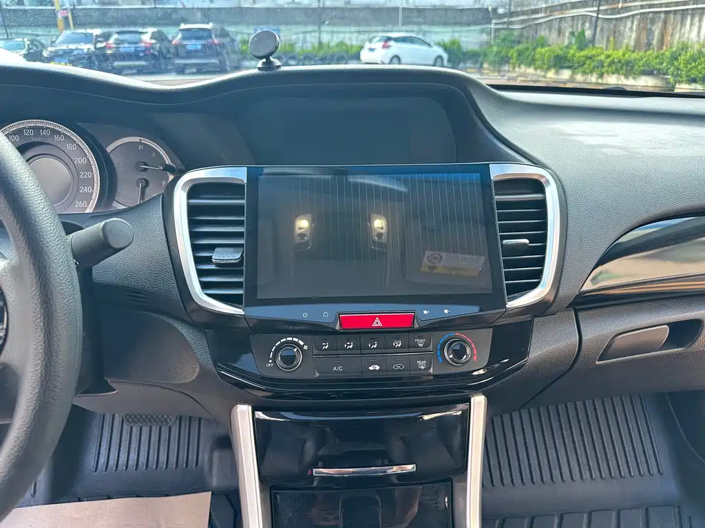 Honda Accord 2017 — фото 10