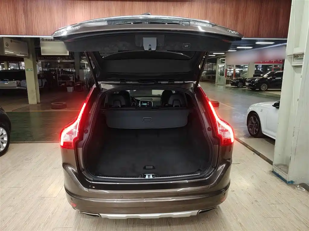 Volvo XC60 2016 — фото 15