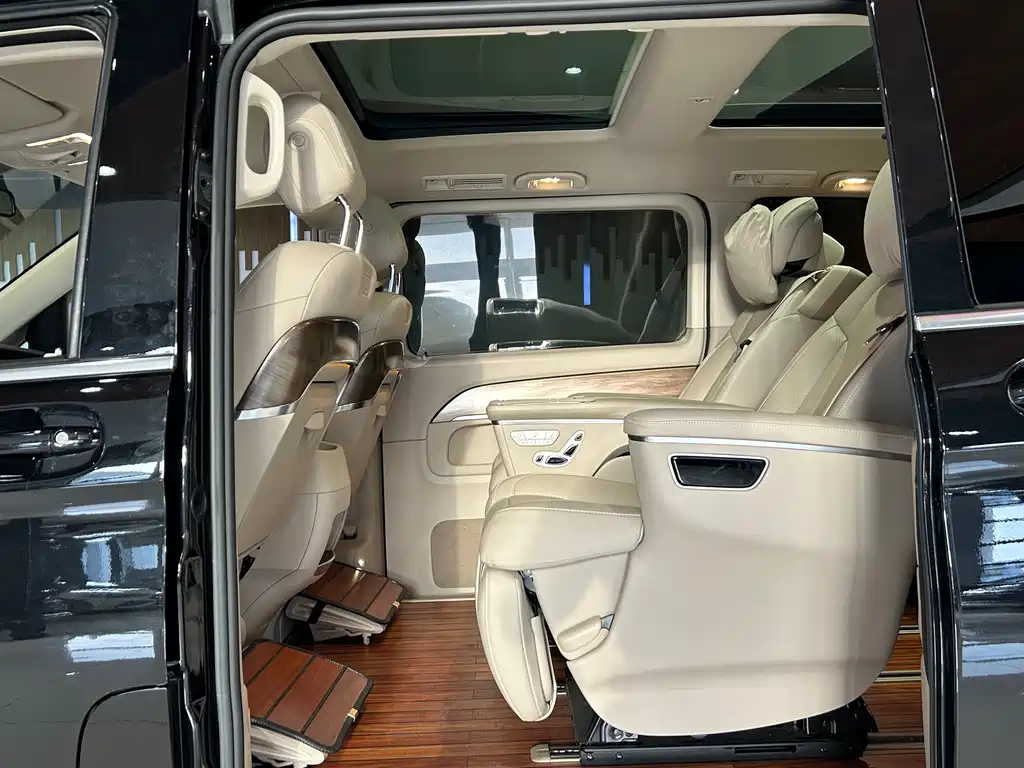 Mercedes-Benz V-Class 2021 — фото 17