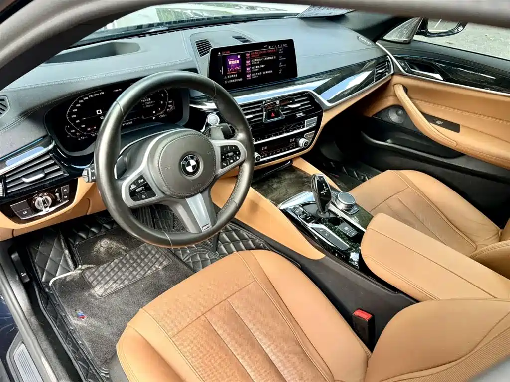 BMW 5 Series 2020 — фото 10