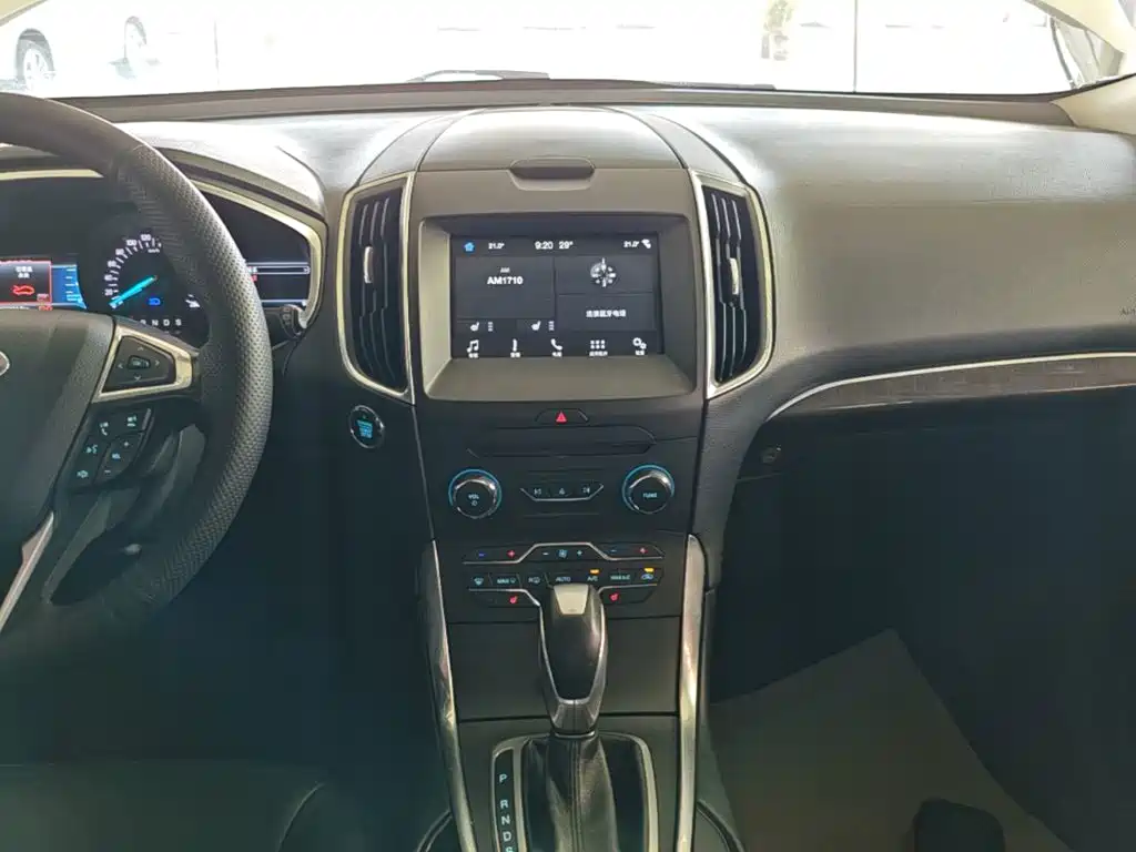 Ford Edge 2018 — фото 13