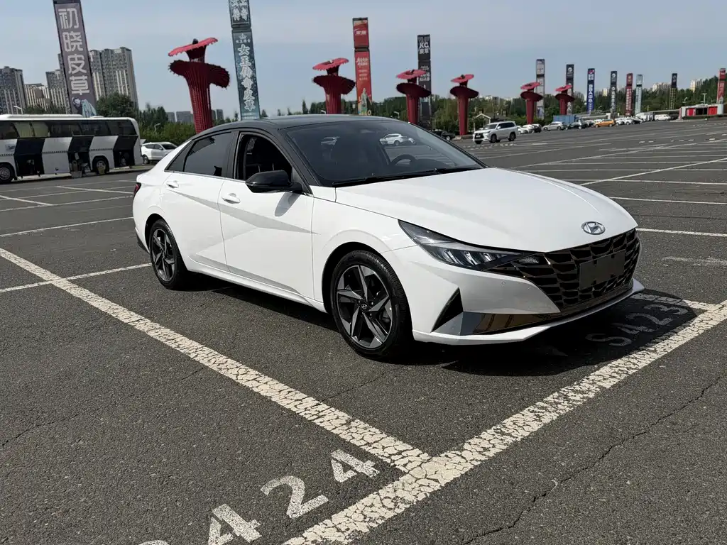 Hyundai Elantra 2022 — фото 3