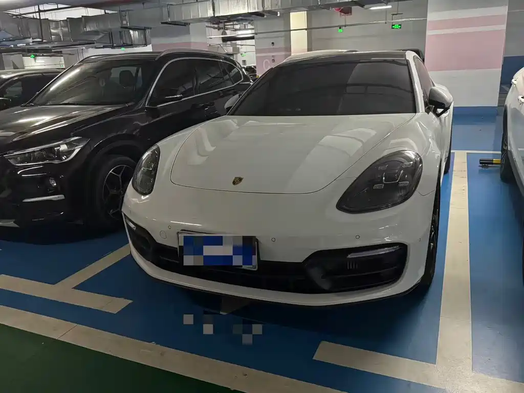 Porsche Panamera 2021