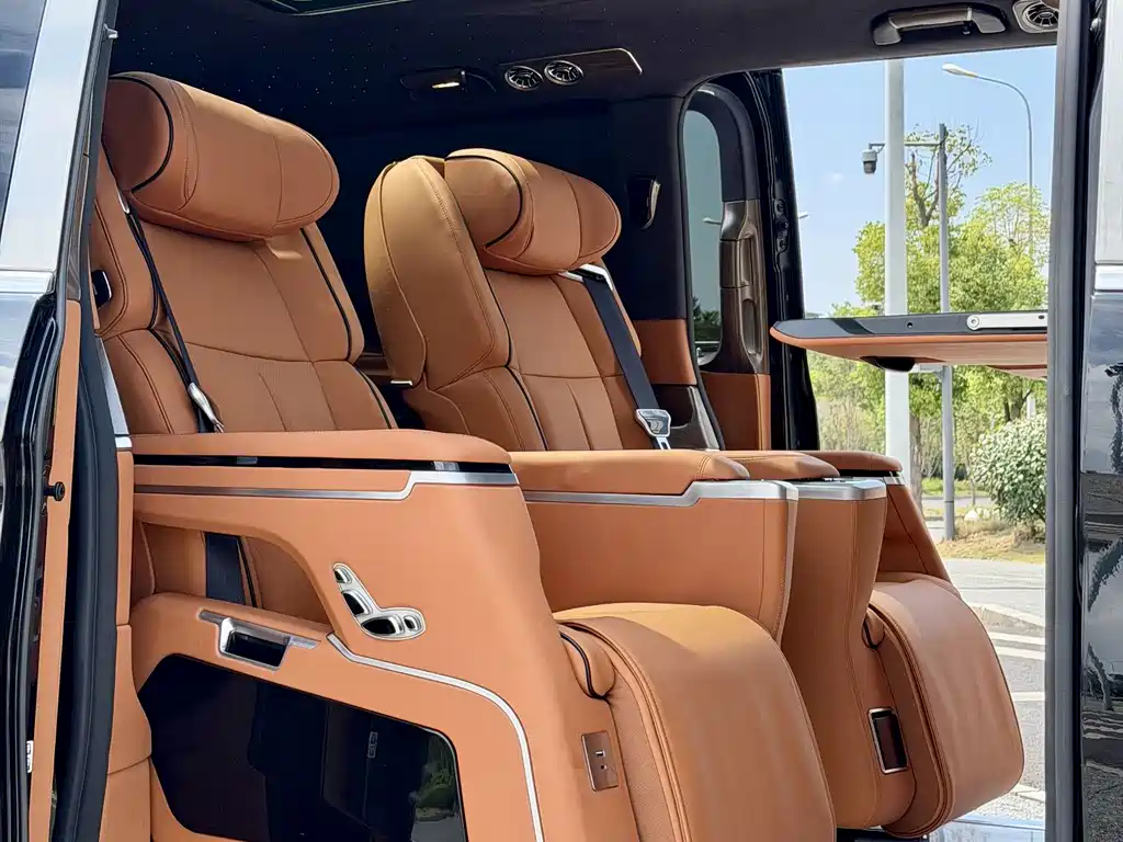 Mercedes-Benz V-Class 2022 — фото 12