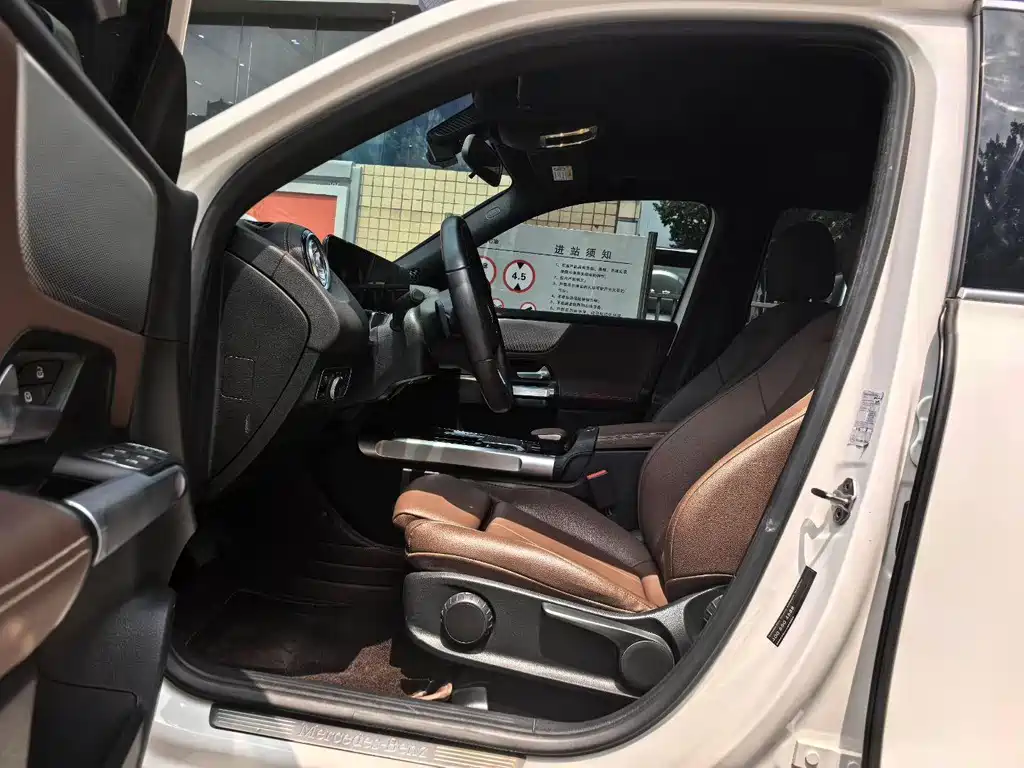 Mercedes-Benz GLB 2023