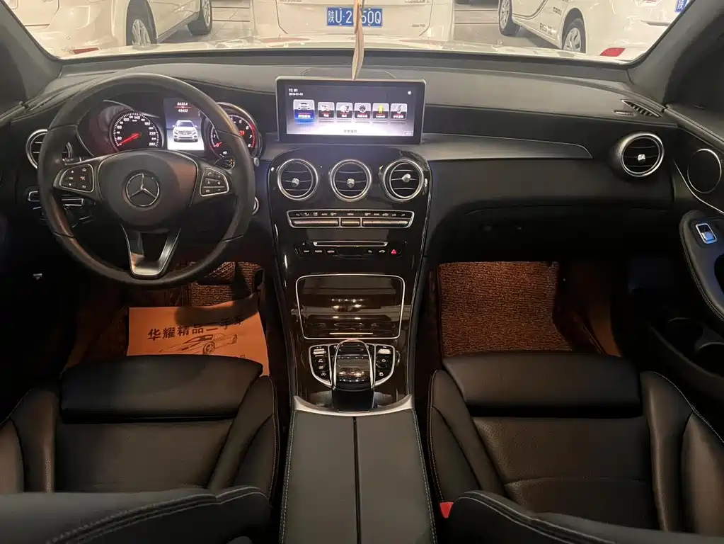 Mercedes-Benz GLC 2018 — фото 11