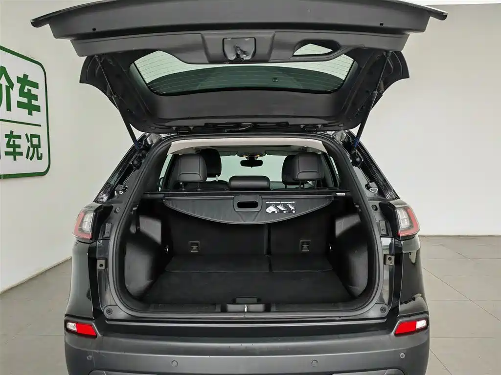 Jeep Cherokee 2020 — фото 16
