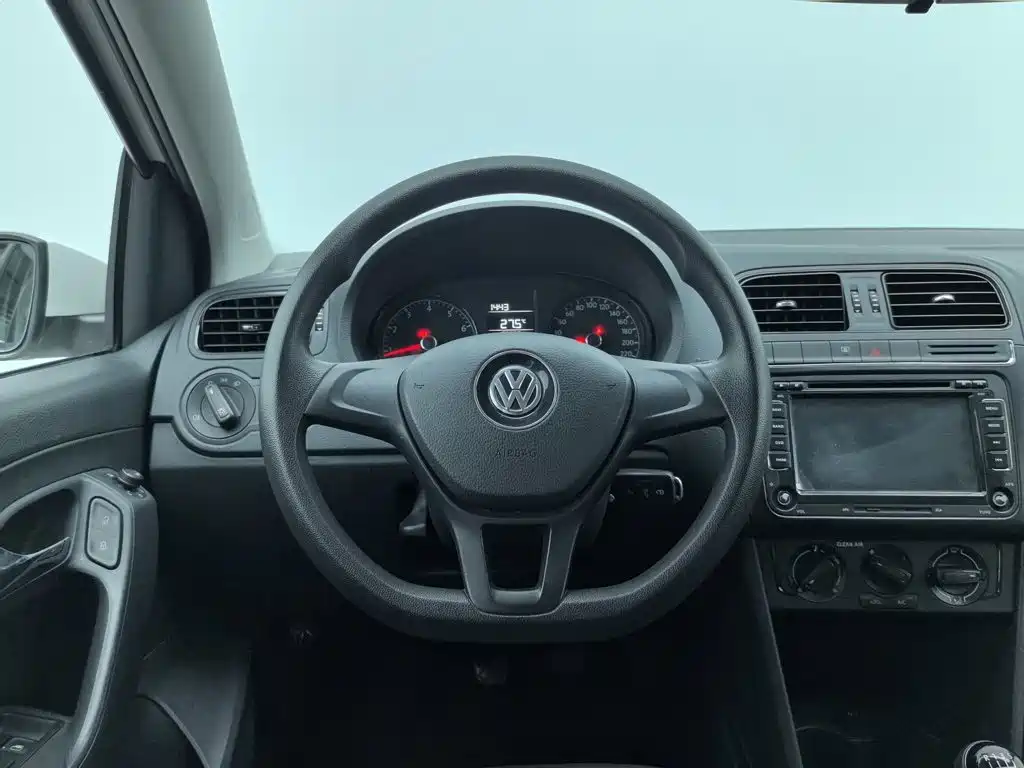 Volkswagen Polo 2017 — фото 11