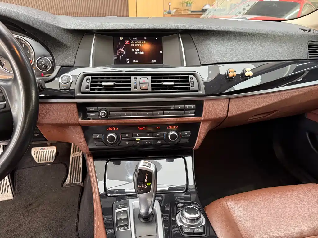 BMW 5 Series 2014 — фото 14