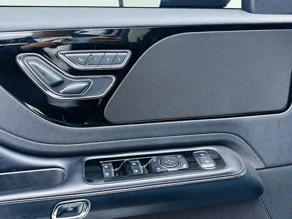 Lincoln Aviator 2022 — фото 12