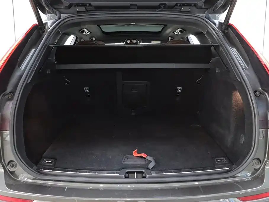 Volvo XC60 2021 — фото 24