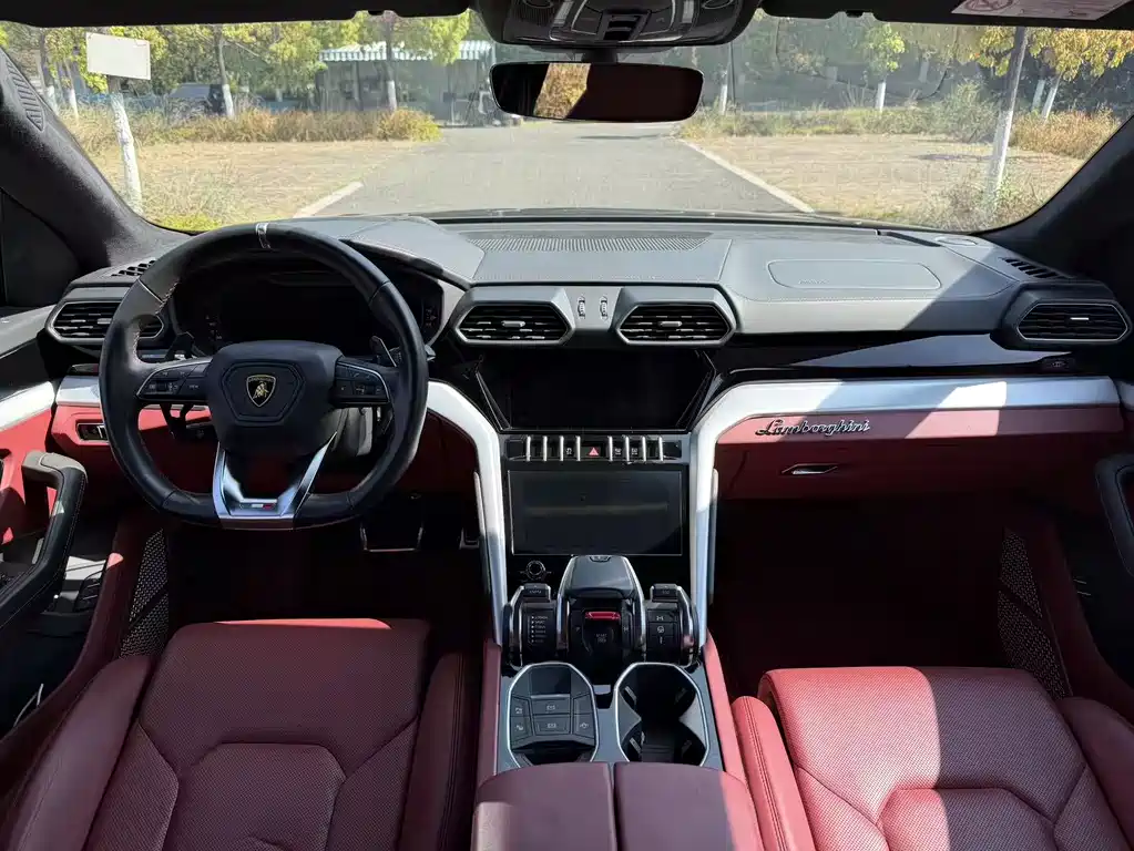 Lamborghini Urus 2021 — фото 15