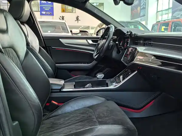 Audi A6L 2022