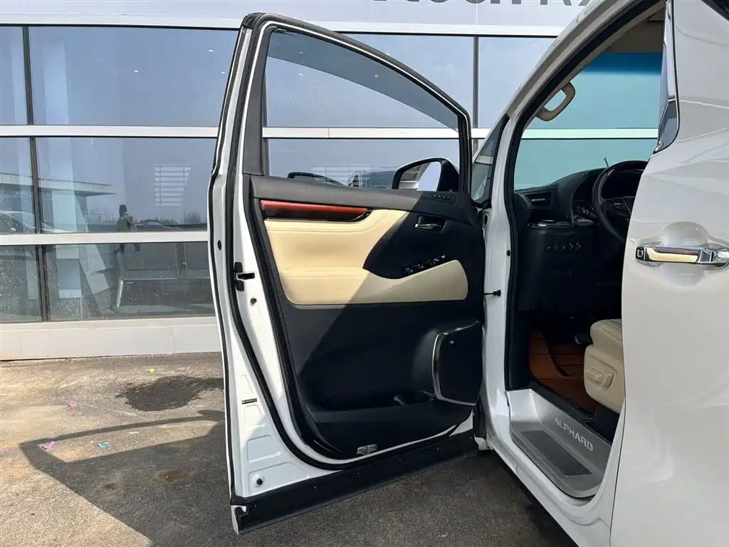 Toyota Alphard 2016 — фото 13