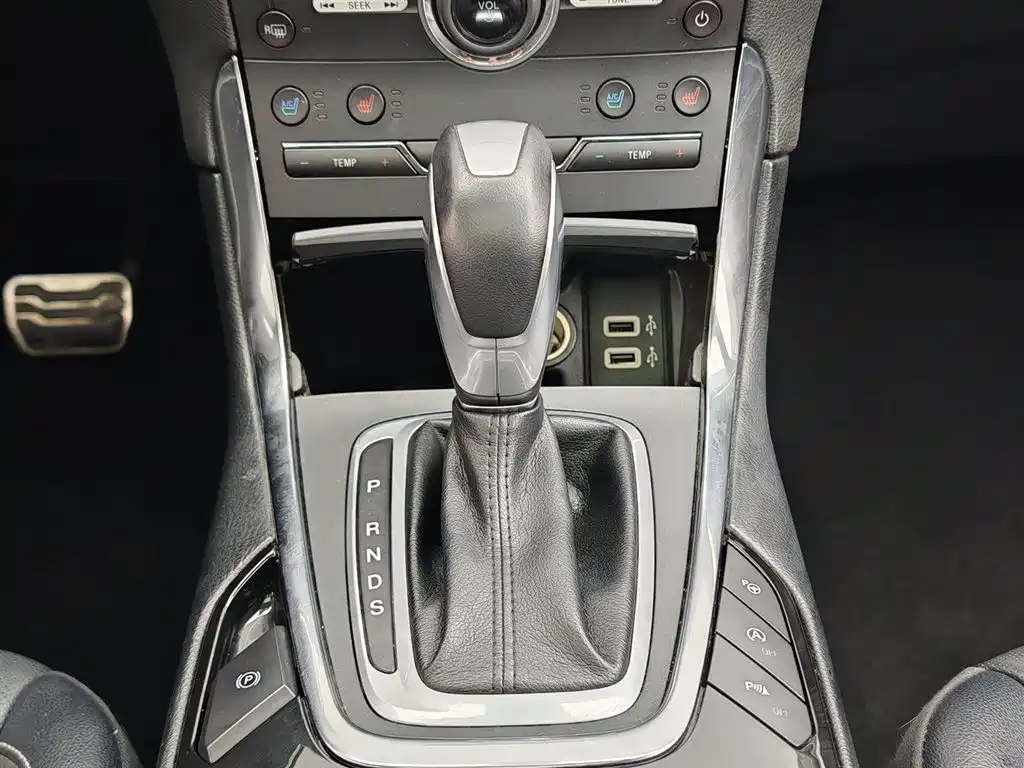 Ford Edge 2018 — фото 13