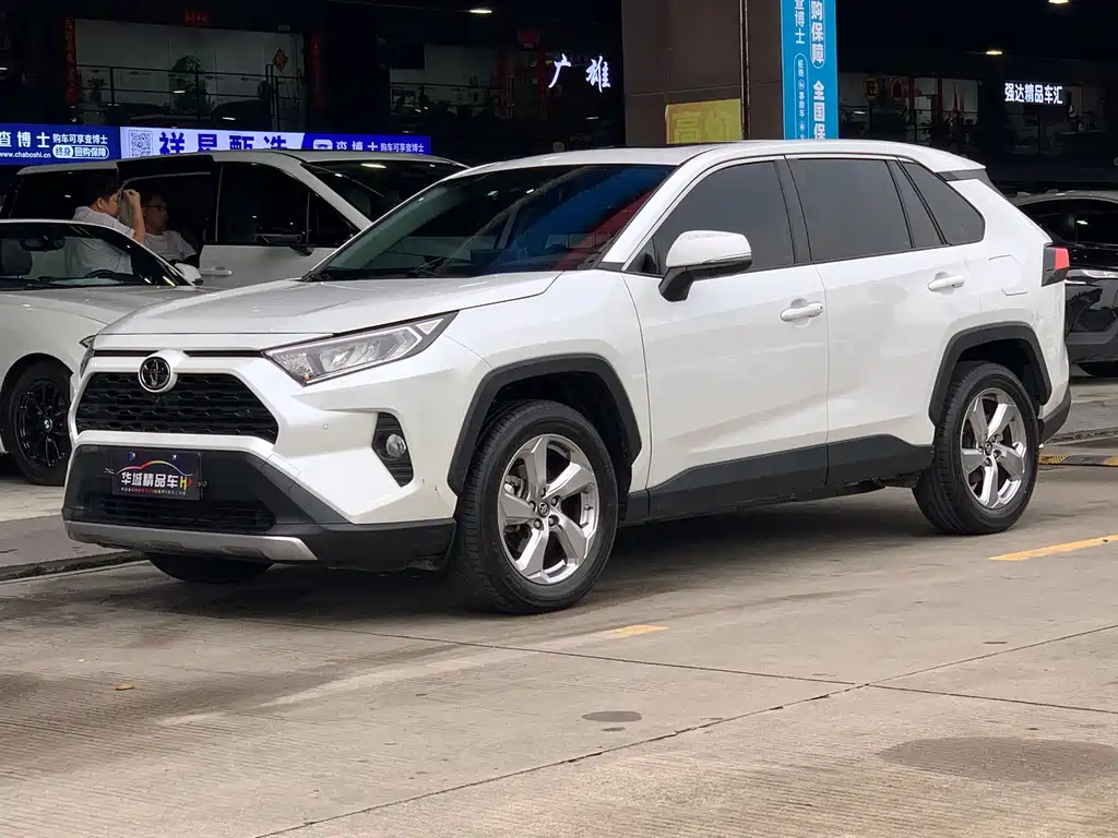 Toyota RAV4 2022 — фото 1