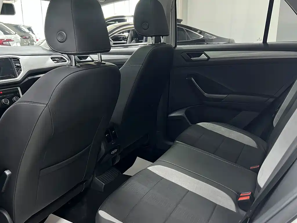 Volkswagen T-Roc 2022 — фото 23