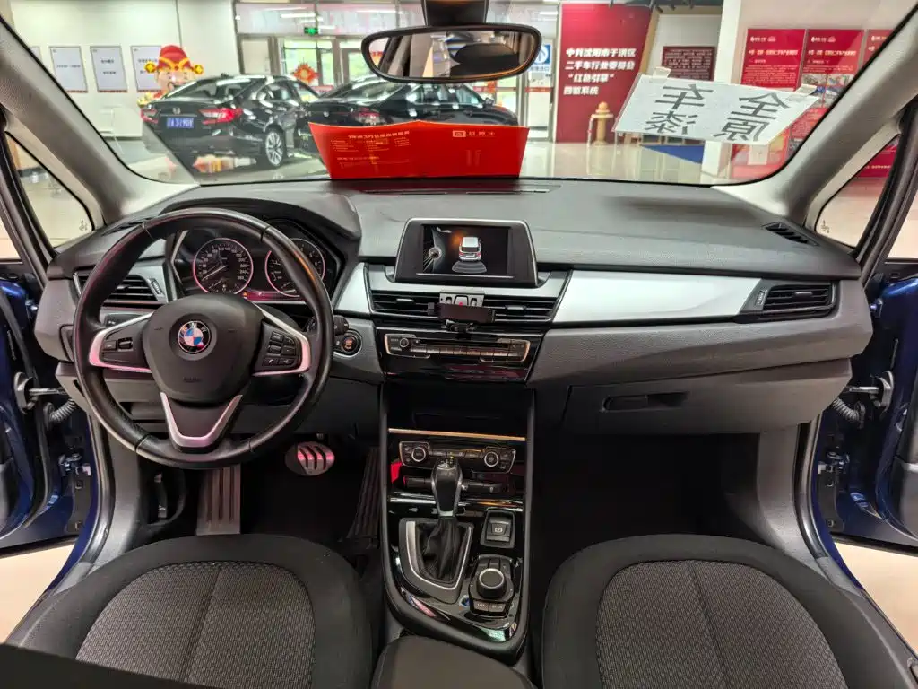 BMW 2 Series Station Wagon 2017 — фото 11