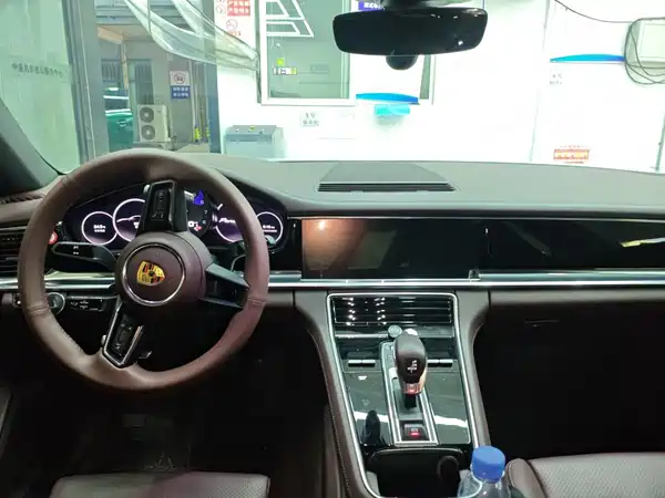 Porsche Panamera 2021