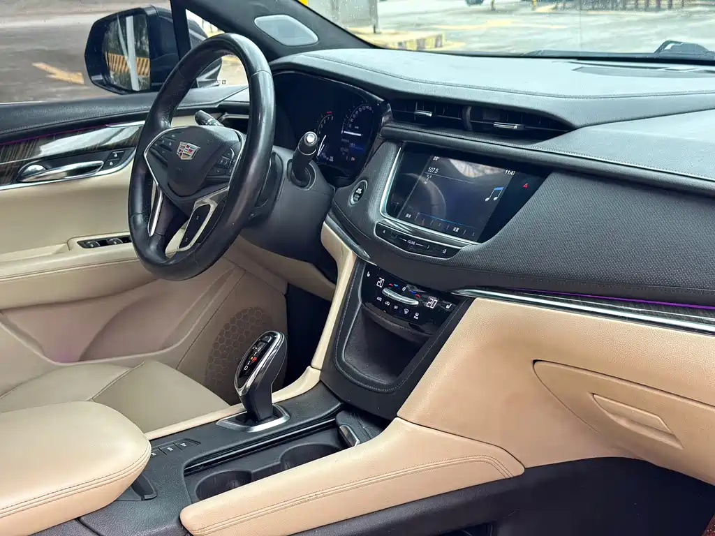 Cadillac XT5 2016 — фото 11