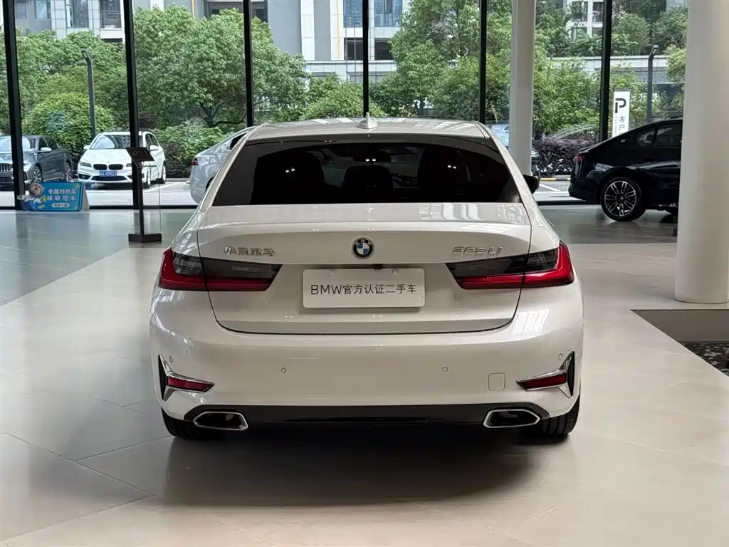 BMW 3 Series 2019 — фото 13