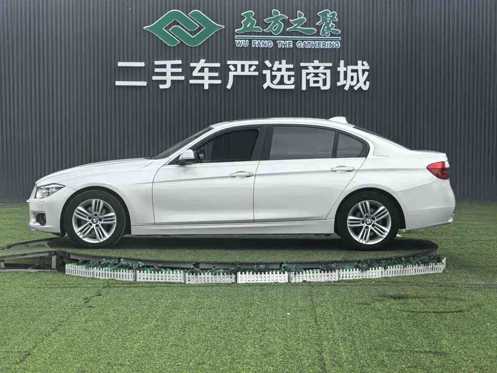 BMW 3 Series 2017 — фото 18