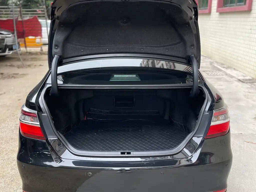 Toyota Camry 2017 — фото 15