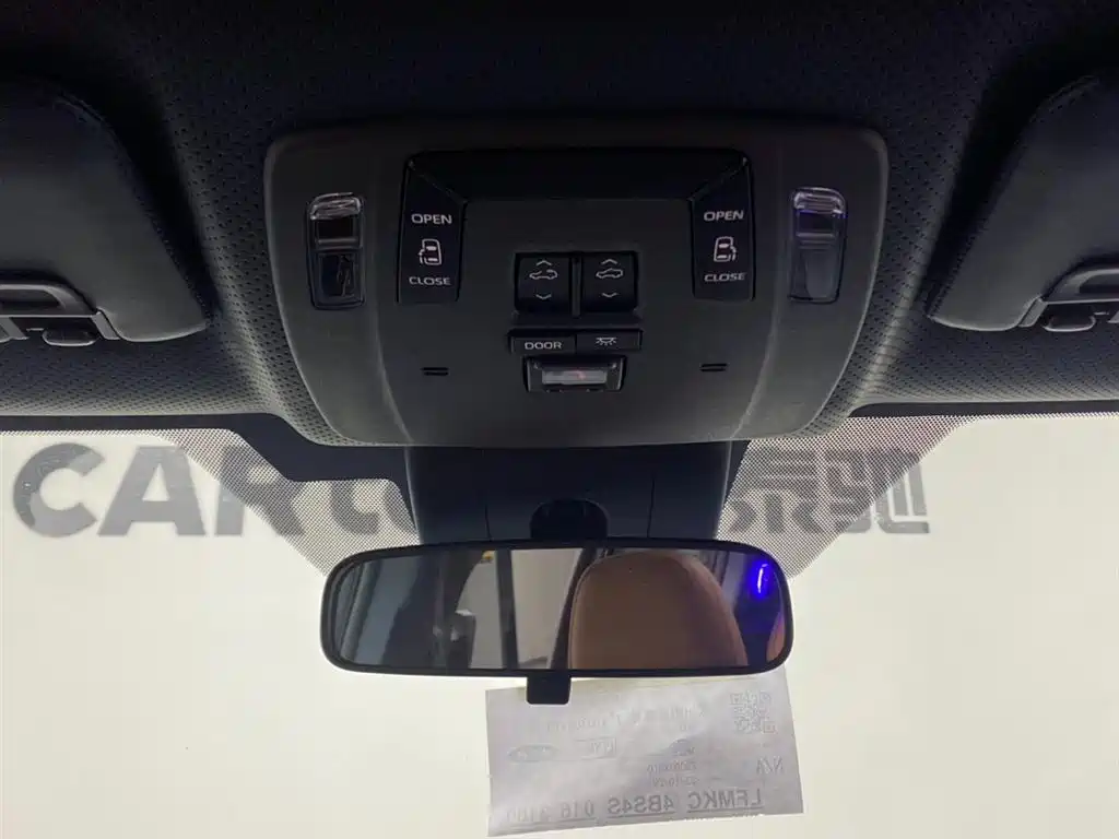 Toyota Granvia — фото 32