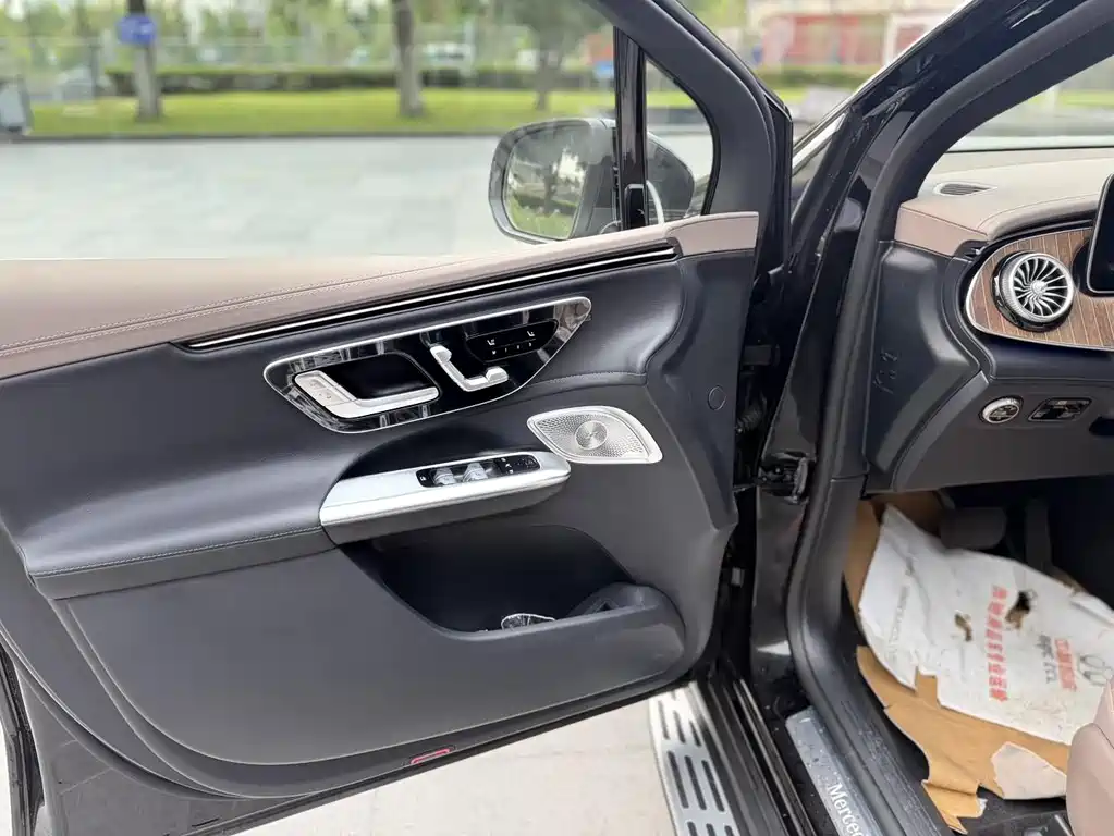 Mercedes-Benz EQE SUV 2025 — фото 15