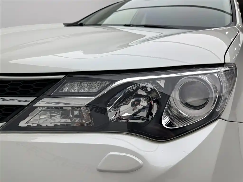 Toyota RAV4 2015 — фото 26