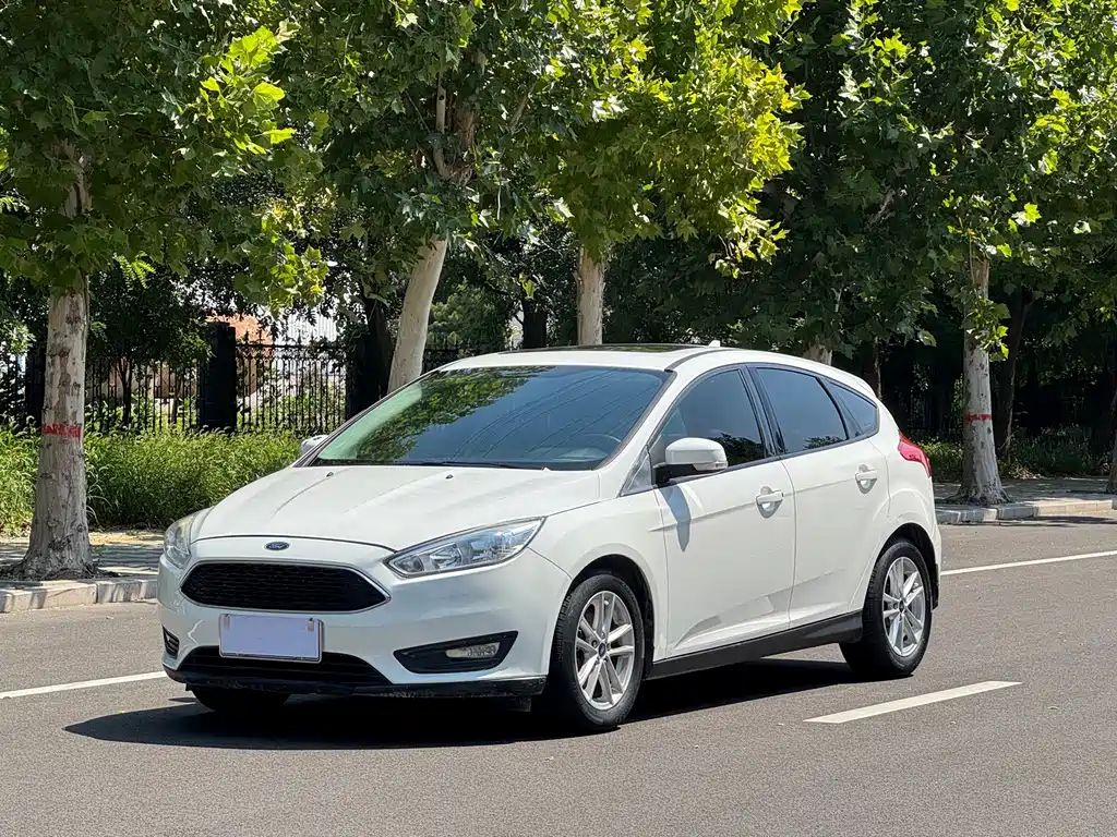 Ford Focus 2018 — фото 1