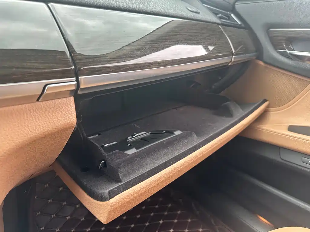 BMW 7 Series 2014 — фото 25