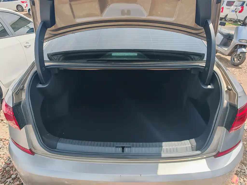 Volkswagen Passat 2023 — фото 16