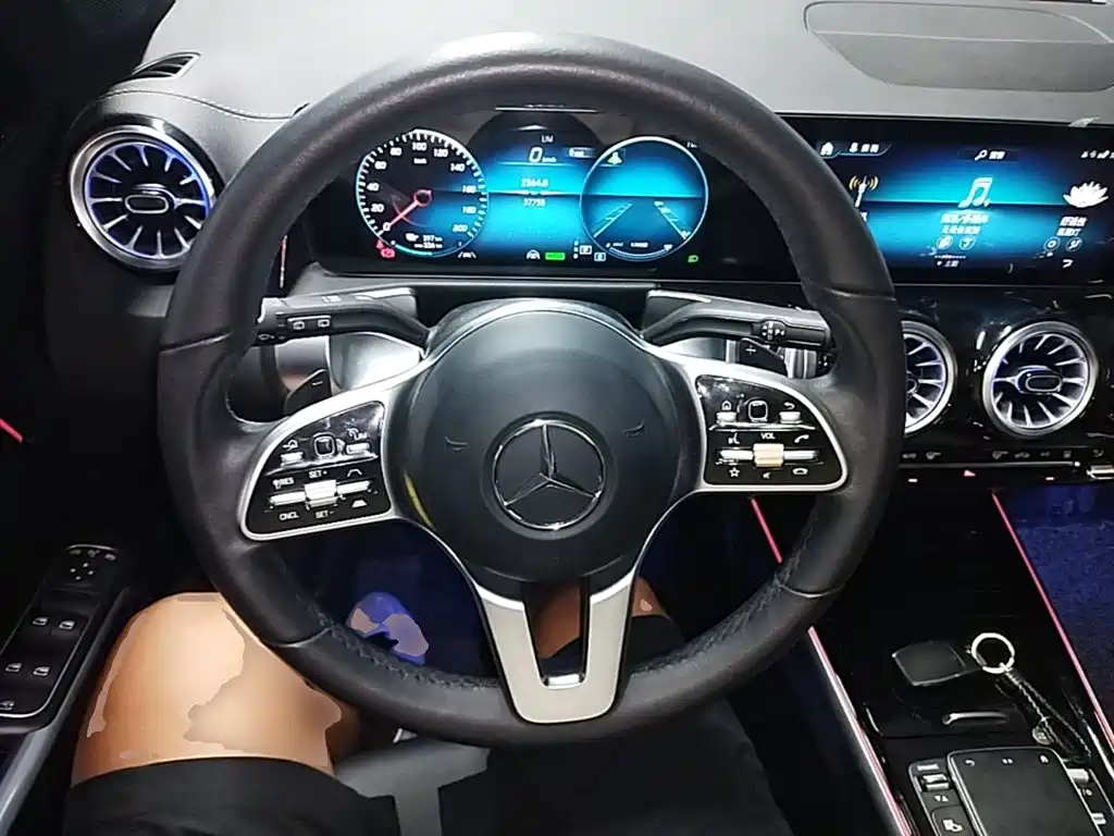 Mercedes-Benz EQB 2023 — фото 11