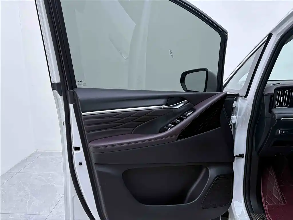 GAC Motor Trumpchi M8 2025 — фото 16