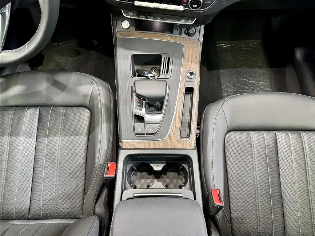 Audi Q5L 2022 — фото 21