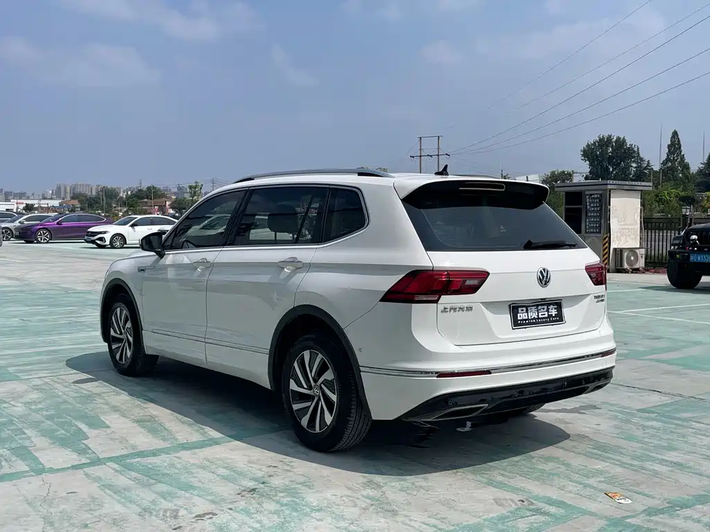 Volkswagen Tiguan L Plug-In Hybrid 2021 — фото 14