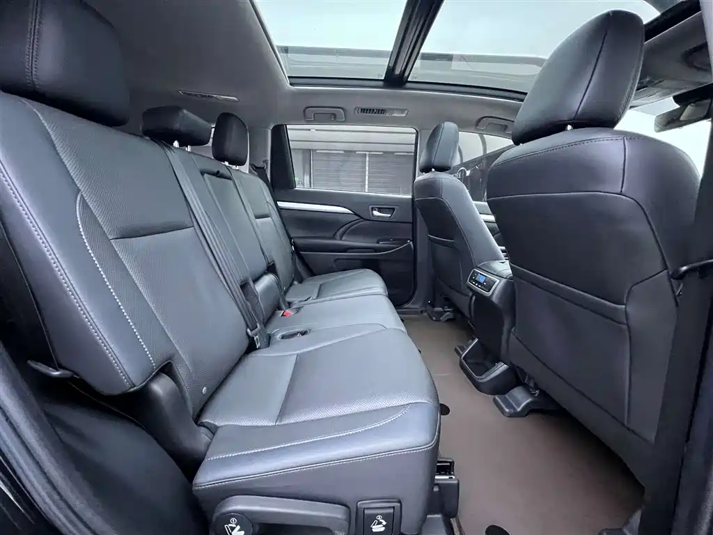 Toyota Highlander 2020 — фото 19