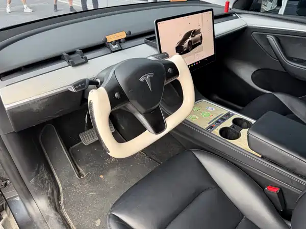 Tesla Model Y 2024