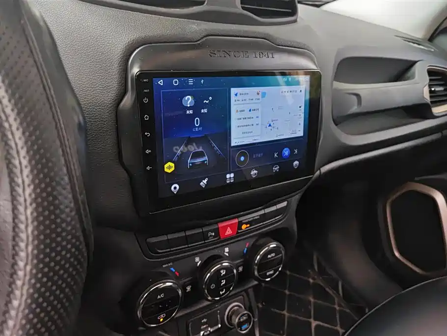 Jeep Renegade 2017 — фото 13
