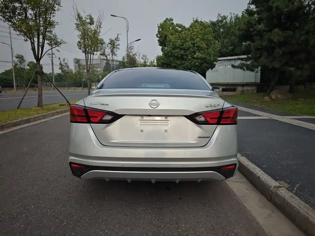 Nissan Teana 2022