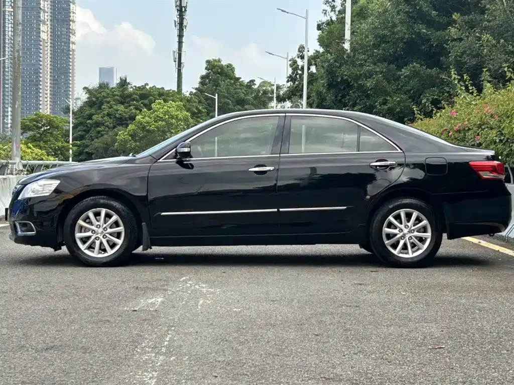 Toyota Camry 2010 — фото 6