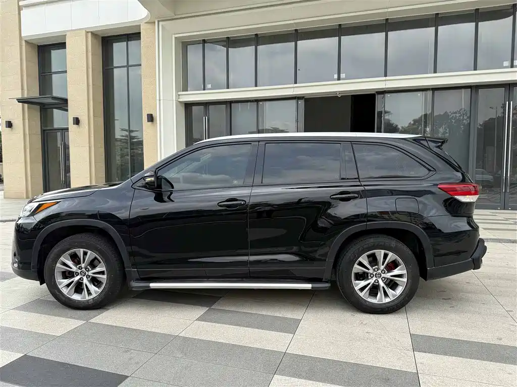 Toyota Highlander 2020 — фото 11
