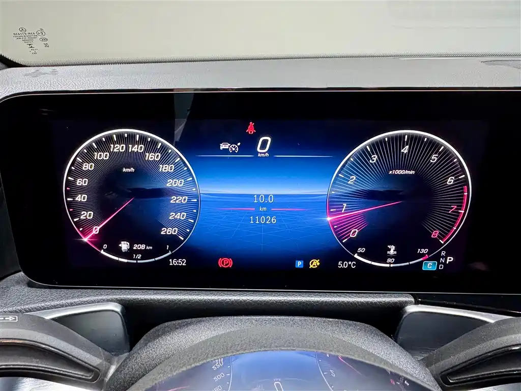 Mercedes-Benz GLB 2025 — фото 16