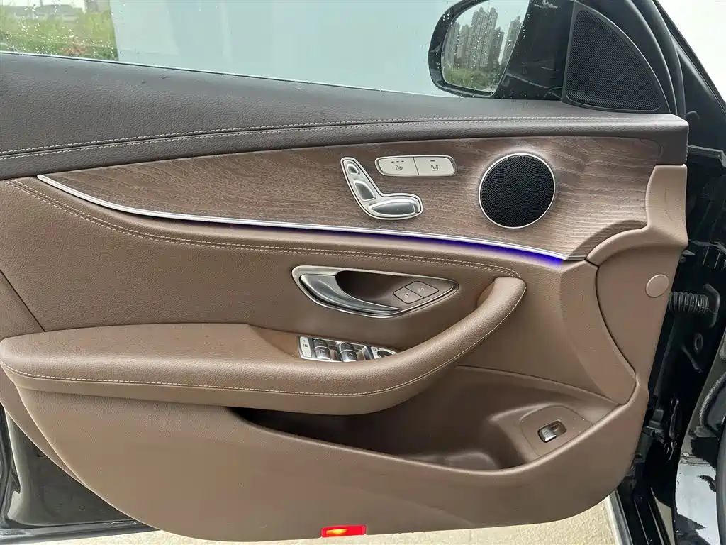 Mercedes-Benz E-Class 2019 — фото 13