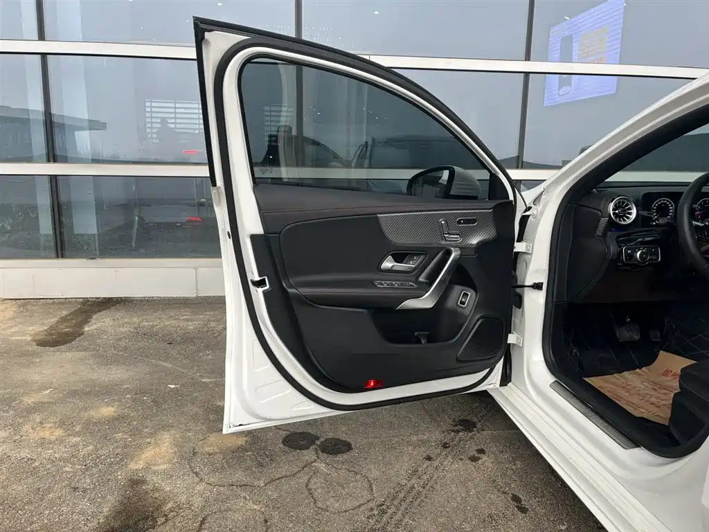Mercedes-Benz A-Class 2025 — фото 13