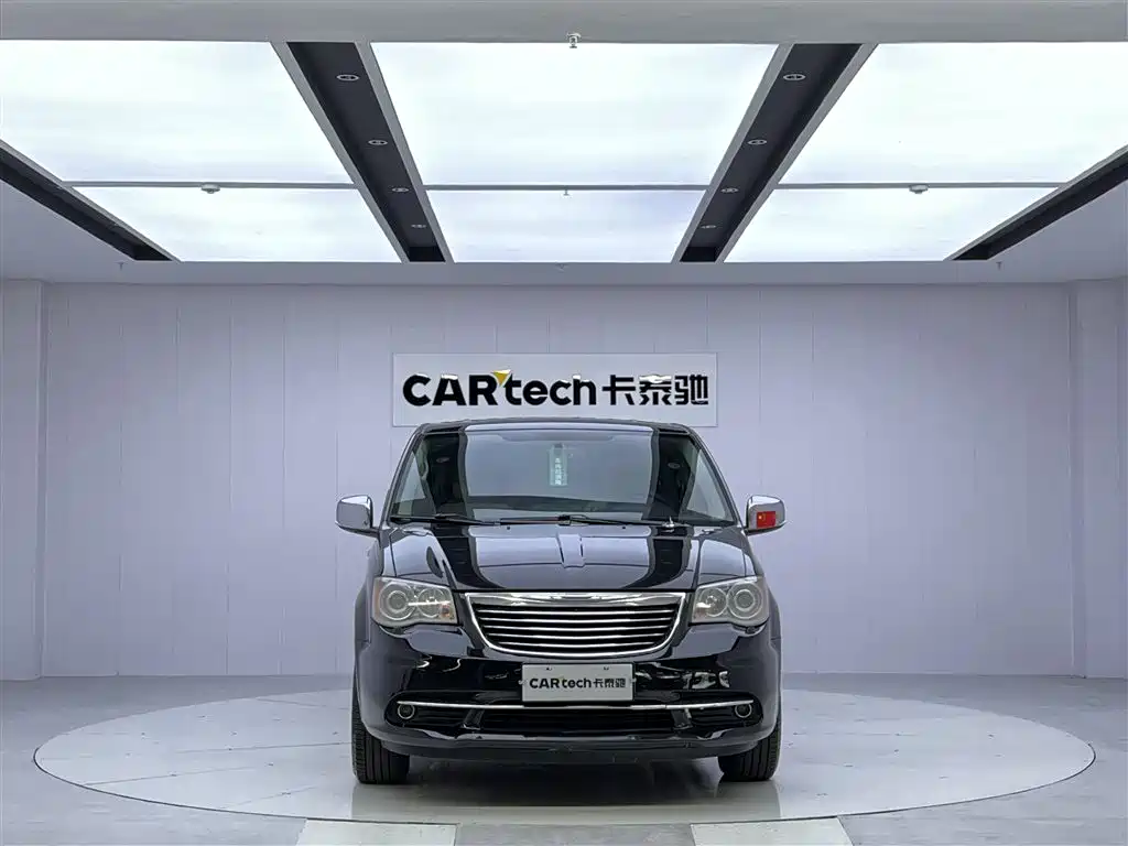 Chrysler Grand Voyager 2015 — фото 2