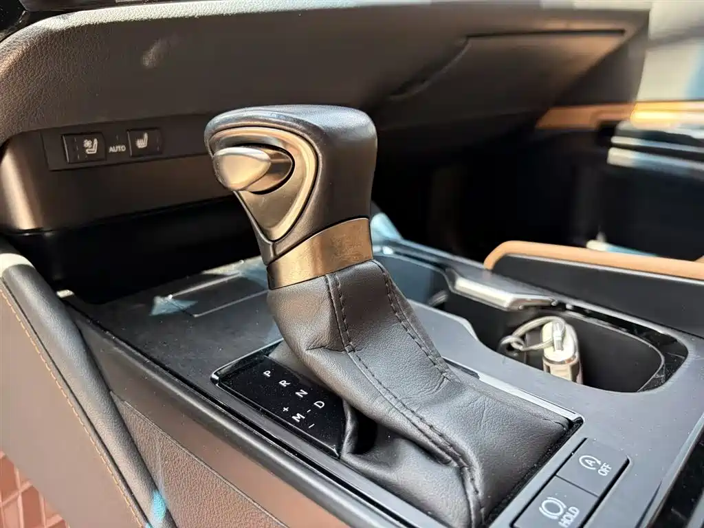 Lexus ES 2023 — фото 17